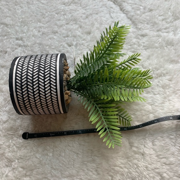 Mini faux fern palm tree plant with tribal vase - Picture 7 of 7